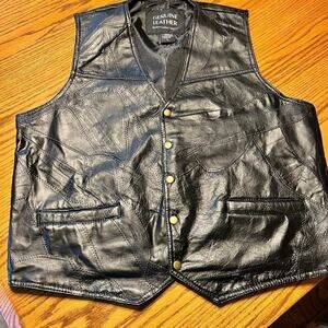 Navarre Leather Co black patchwork leather snap closure vest. Men's size XL